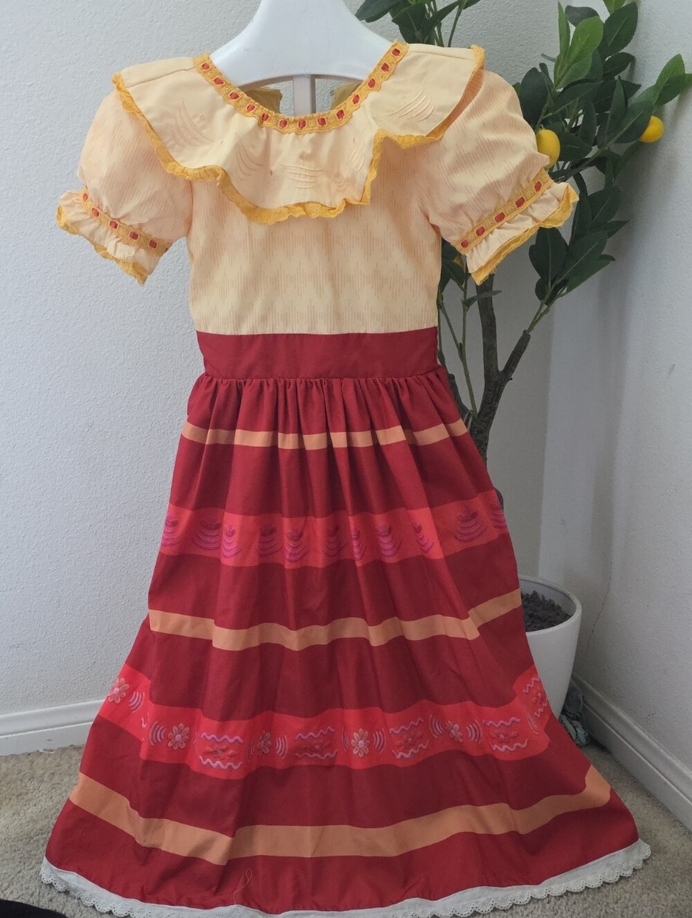 Pre-loved Disney Dolores Costume for Kids – Encanto 7/8